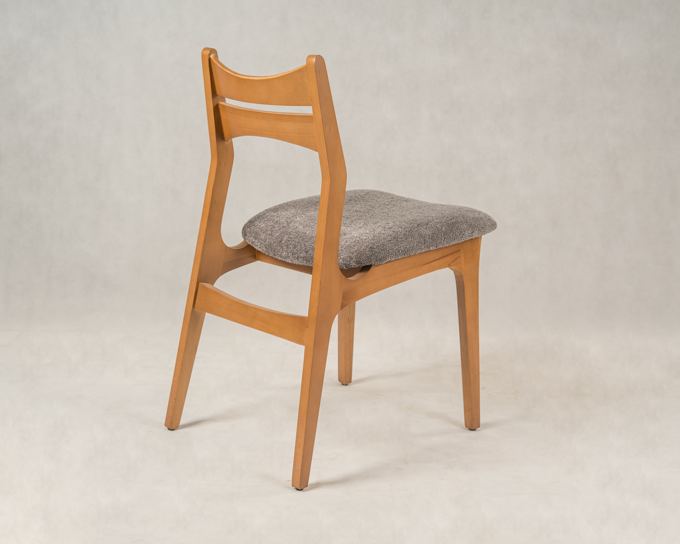 صندلی فرزاد - نمای جانبی