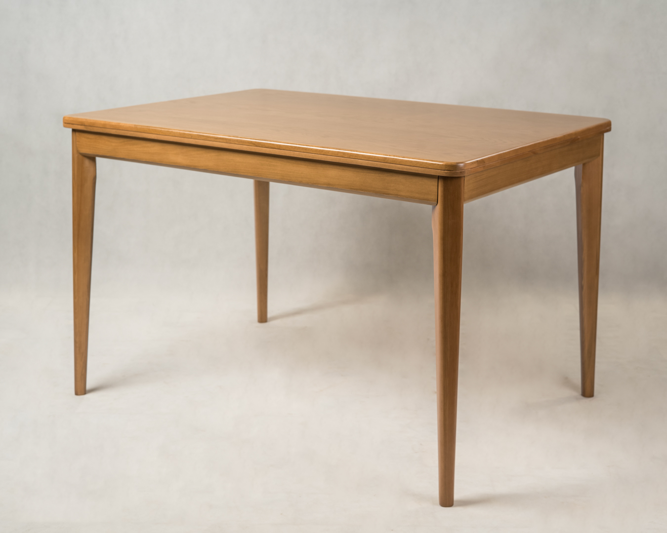 میز ناهارخوری گرتا - نمای اصلی